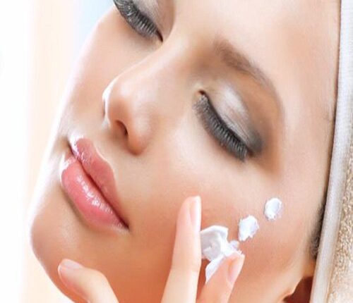 طريقة تنظيف البشرة الدهنية من الحبوب