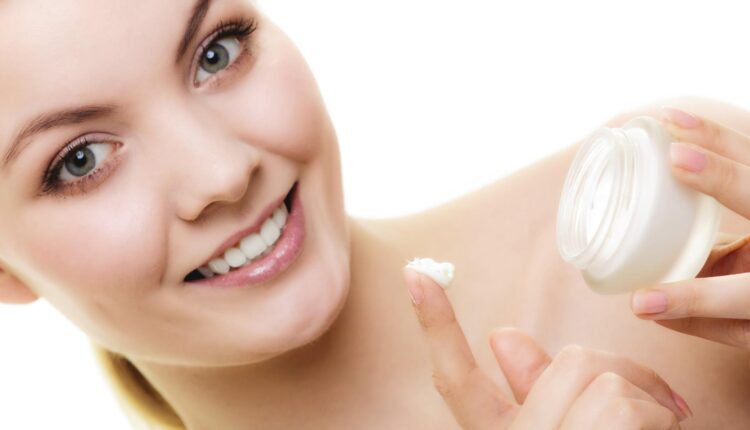 كريمات تبيض الجسم الأسمر